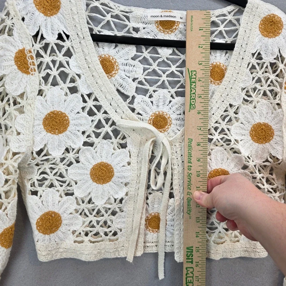 Moon & Madison Crochet Daisy Crop Cardigan Sweater Bohemian Long Sleeve Md - Picture 4 of 11